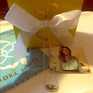 ❗️SOLD❗️Kendra Scott necklace